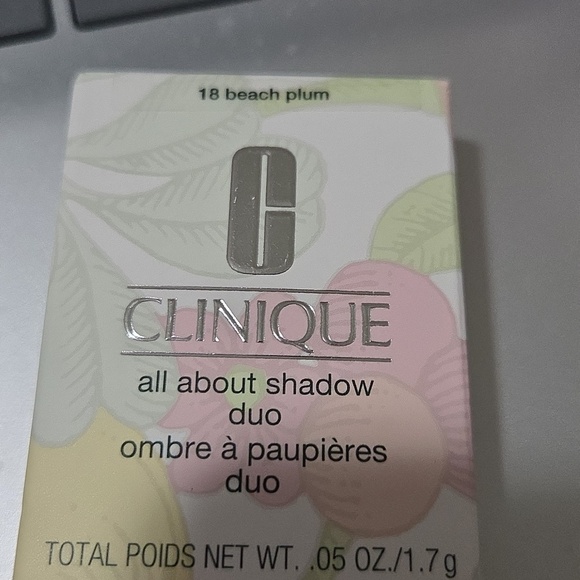 Clinique Eyeshadow - Picture 2 of 2
